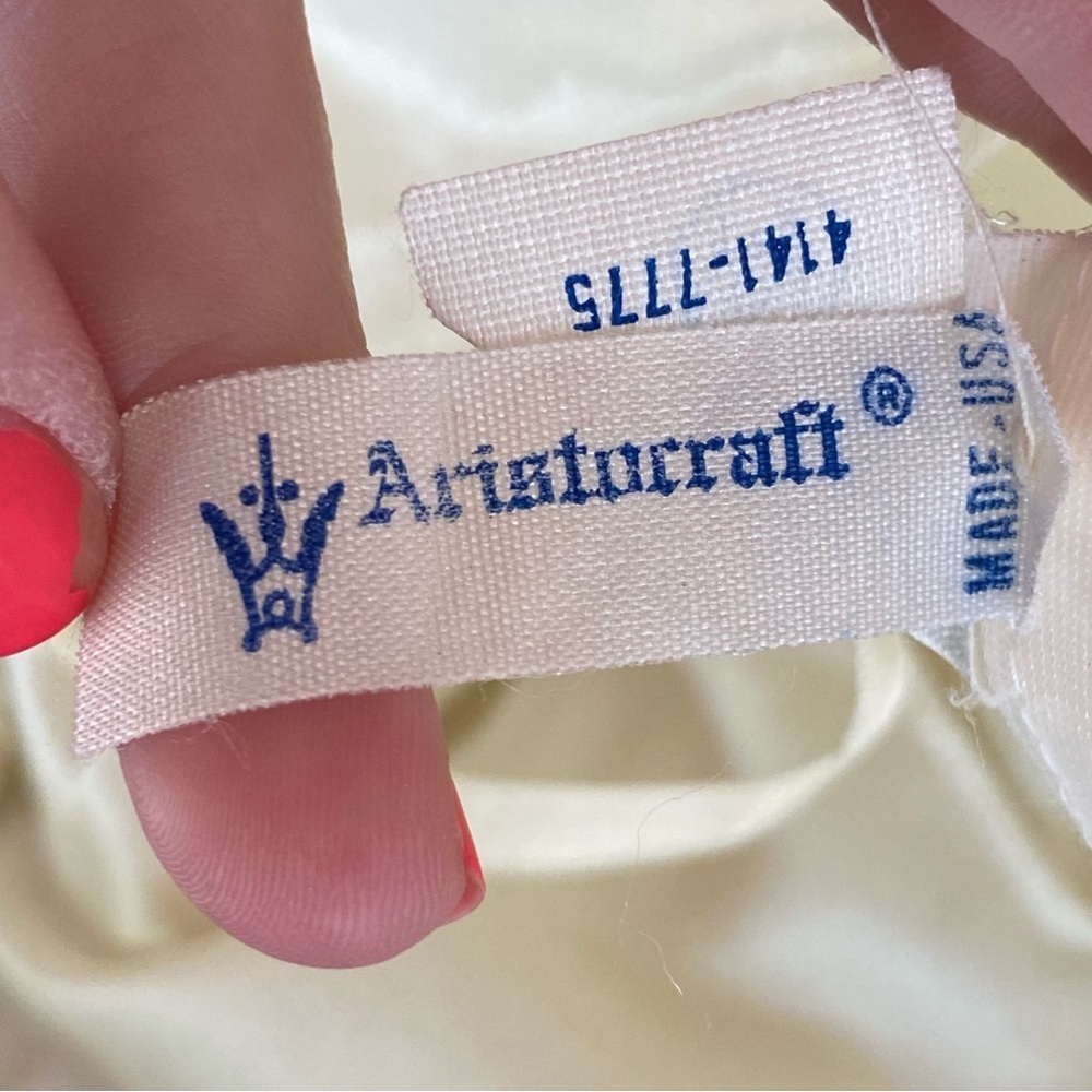 Vintage Aristocraft Full Slip Cream Adjustable Slip Dress Lace Trim Woman’s 32 - Picture 5 of 9